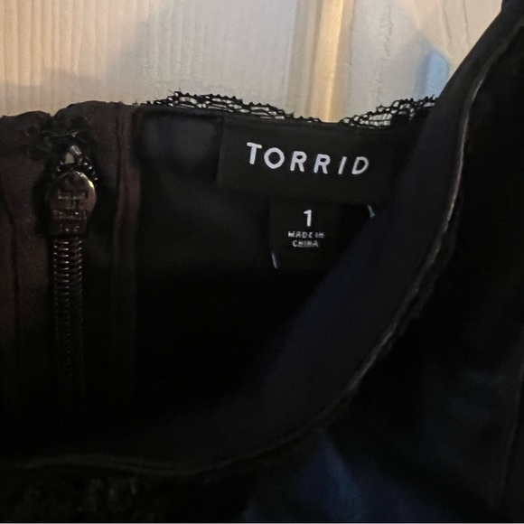 TORRID Peplum Faux Leather Lace Trim Cami Size 1 - Picture 5 of 7